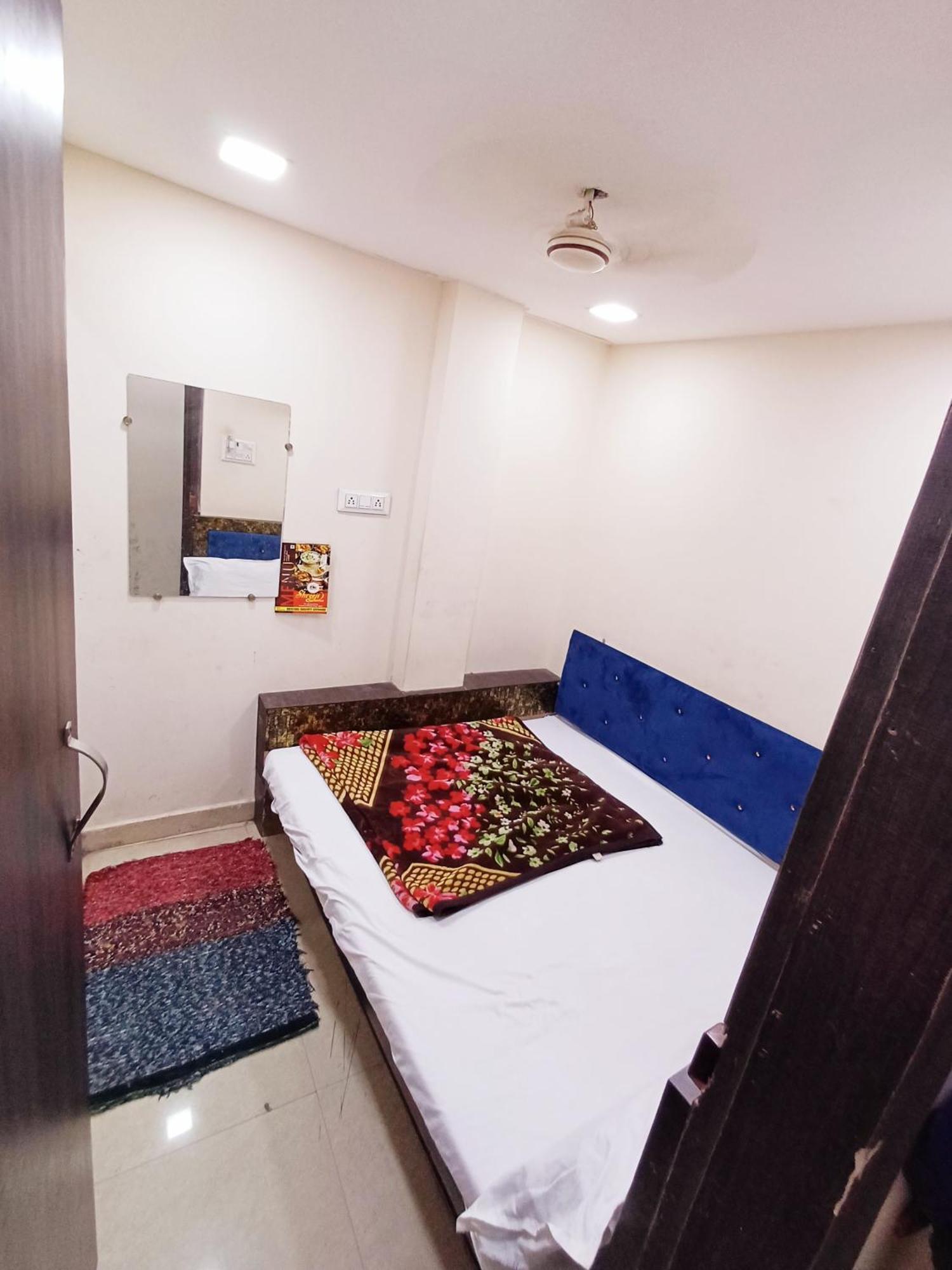 Hotel Blue Tower Ujjain Esterno foto