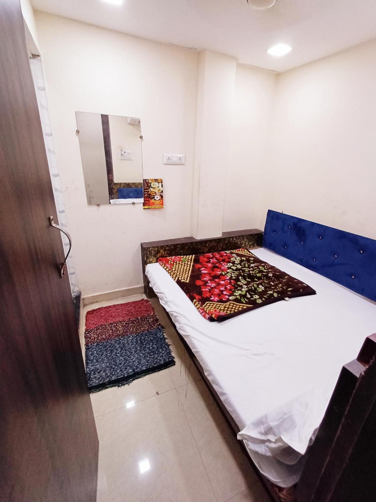 Hotel Blue Tower Ujjain Esterno foto