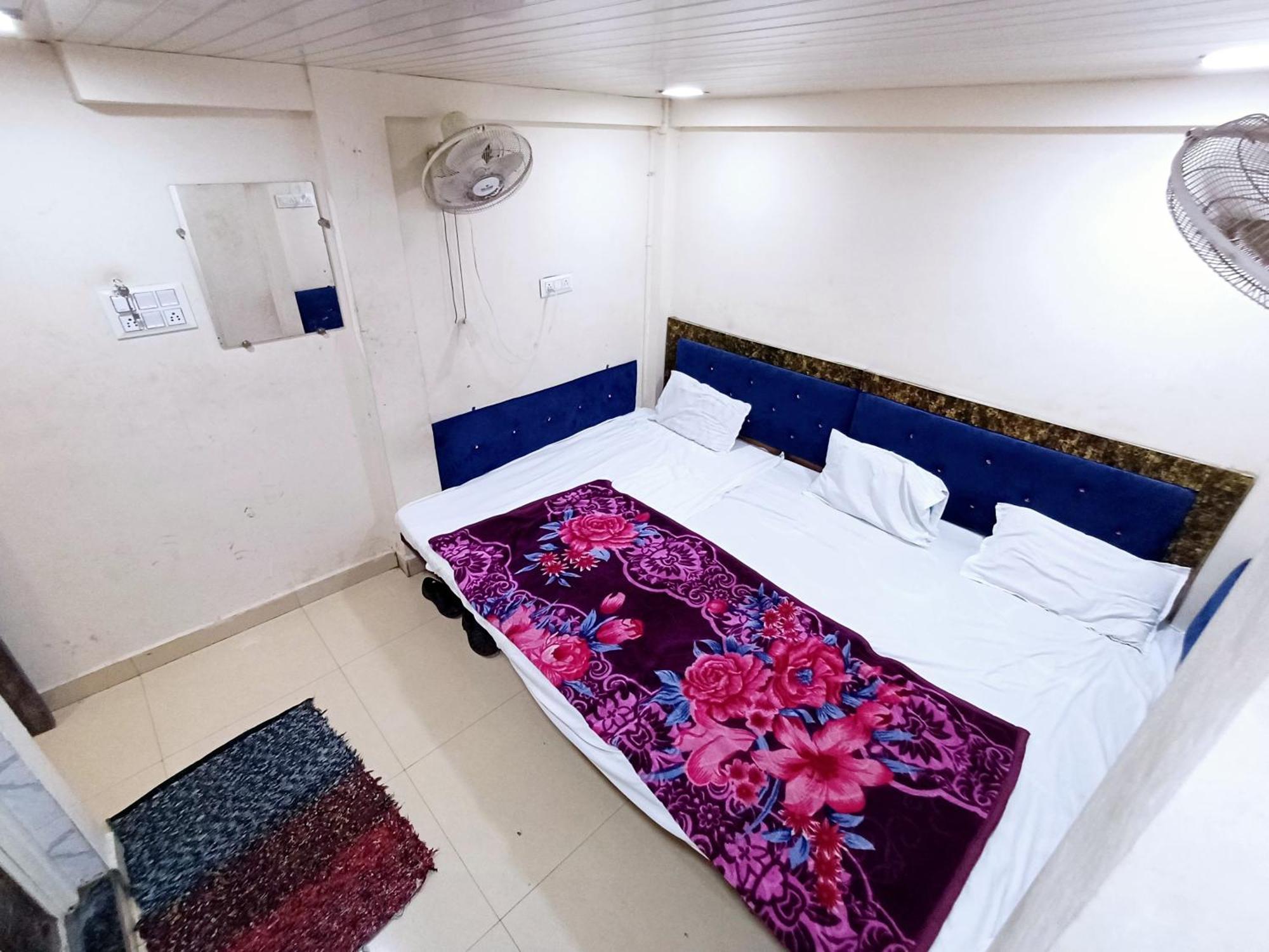 Hotel Blue Tower Ujjain Esterno foto