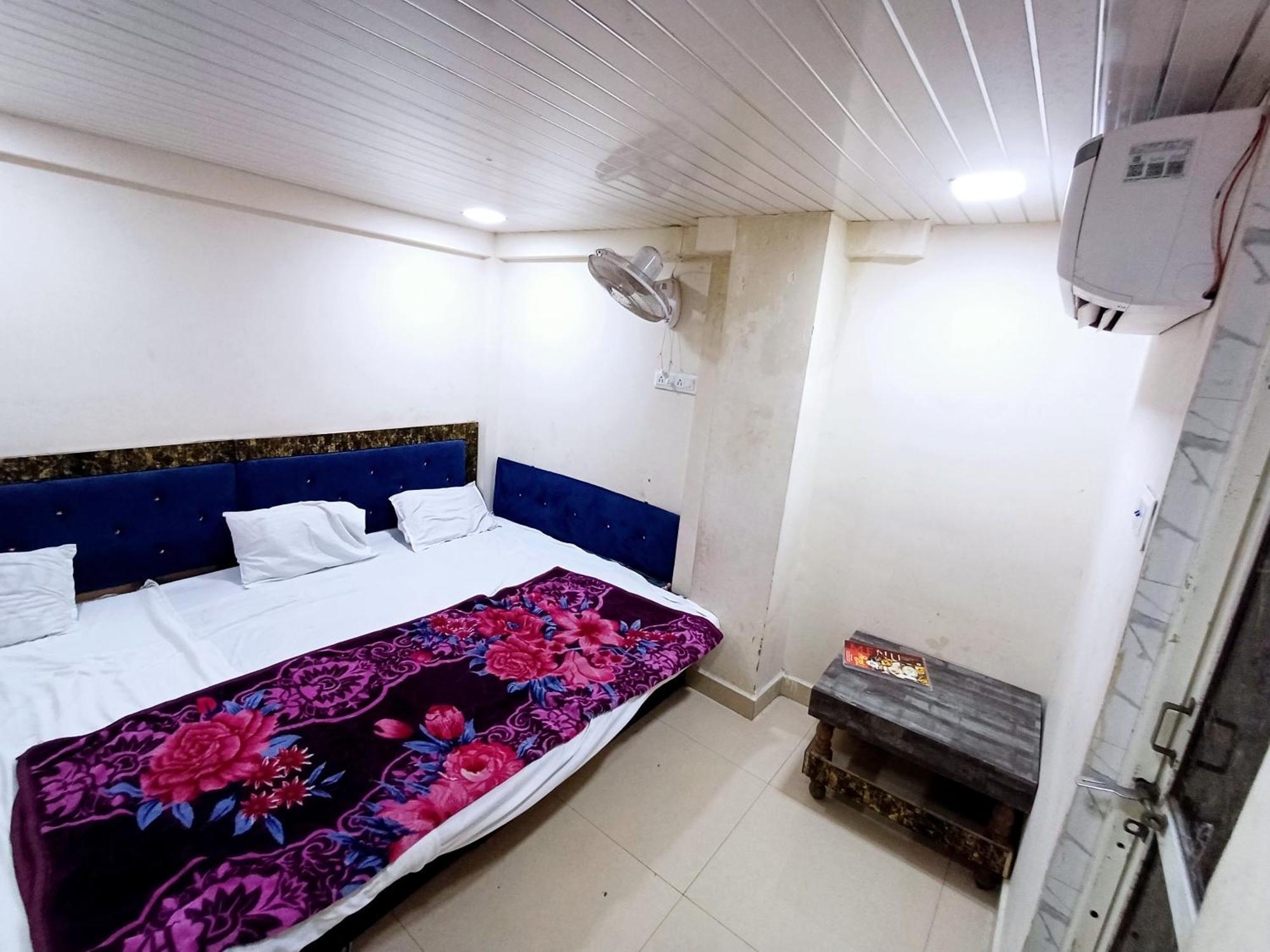 Hotel Blue Tower Ujjain Esterno foto
