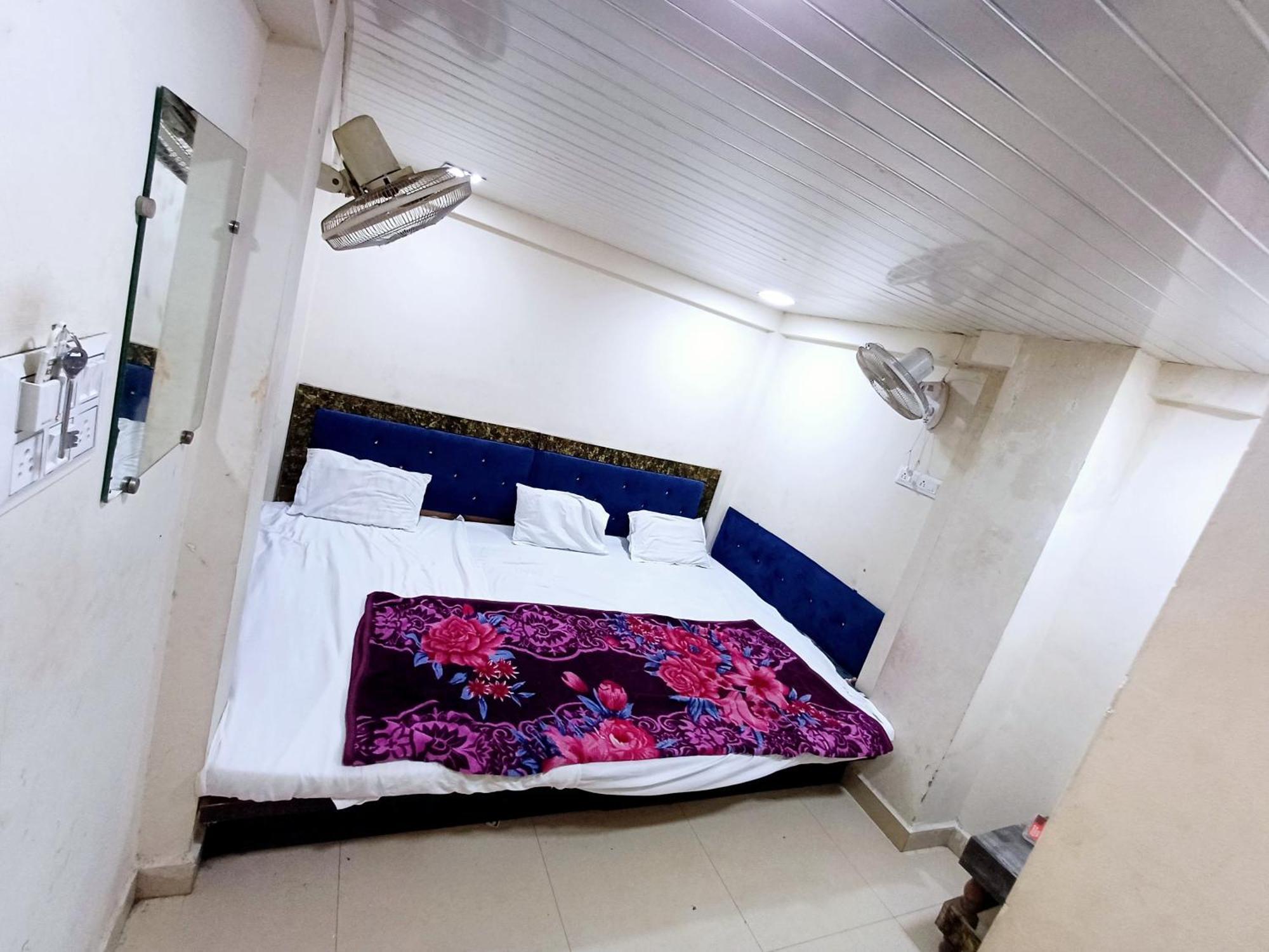 Hotel Blue Tower Ujjain Esterno foto